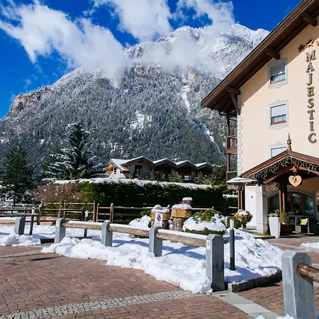 Majestic Apart Otel 3*